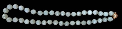 Auktion 369<br>hellgrüne Jade-Halskette (Nephrit) mit Magnetschliesse, L-48 cm [1]