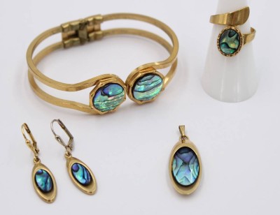 Auktion 369<br>Set aus Paua-Muschel-Schmuck, Armband, Ring, Ohrhänger und Anhänger, goldfarben [1]