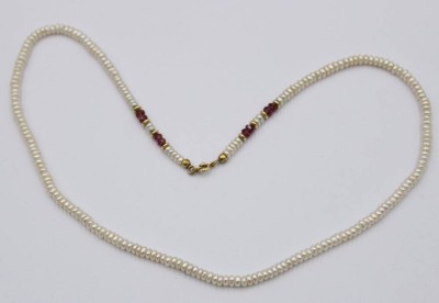 Auktion 369<br>SW-Perlenkette mit wohl Rubinen, 585er GG Schließe, ca. L-44cm [1]