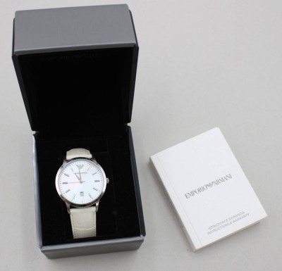 Auktion 369<br>Herren-Armbanduhr, Emporio Armani, weisses Lederband diese mit Gebrauchsspuren, Quarzwerk nicht geprüft, D-4cm [1]