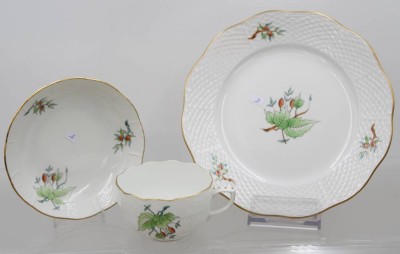 Auktion 369<br>2 komplette Gedecke, Herend, florales Dekor, Tassen H-5,4cm [1]