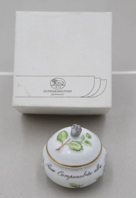 Auktion 369<br>Miniatur-Terrine, Hutschenreuther, ca. H-5,5cm D-6cm, orig. Karton [1]