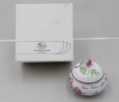 Auktion 369<br>Miniatur-Terrine, Hutschenreuther, ca. H-5,5cm D-6cm, orig. Karton [1]