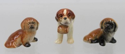 Auktion 369<br>3x div. Hundefiguren, 1x gemarkt Goebel, Größte ca. H-5cm L-7cm [1]