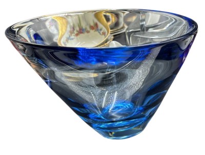 Auktion 369<br>grosse, hellblaue Schale 