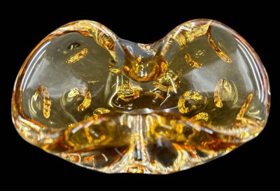 Auktion 369<br>kl. bernsteinfarbener Aschenbecher, H-5 cm, 12x8 cm [1]