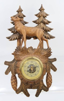 Auktion 369<br>Wandbarometer in Holz, Schwarzwald,  ca. H-40,5cm B-22cm [1]