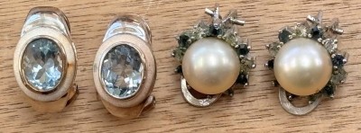 Auktion 369<br>2x massive Silber-925- Ohrstecker, hellblaue Steine und gr. Perlen mit gr. Steinchen, zus. ca. 13 gr. [1]