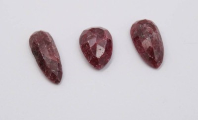 Auktion 369<br>3x Rubine, zus. ca. 32,5ct [1]