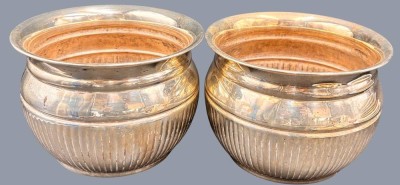 Auktion 369<br>2x gr. versilberte Blumenübertöpfe, H-13 cm, D-18 cm, Gebrauchsspuren [1]
