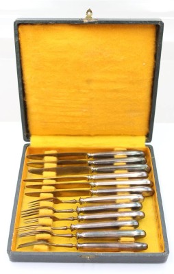 Auktion 369<br>Obstset für 6 Personen, 12lötige Silbergriffe, um 1900, in Kasten, ca. L-18cm [1]