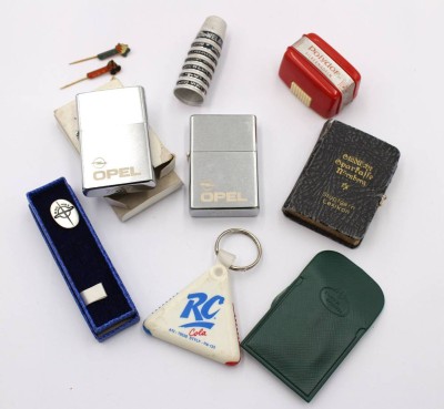 Auktion 369<br>Gemischtes Konvolut, u.a., Fingerhüte, Feuerzeuge etc. [1]