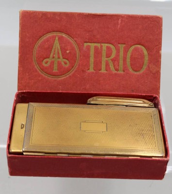 Auktion 369<br>Trio. Zigarettenetui mit Feuerzeug, 50 Jahre, orig. Karton,. Gebrauchsspuren, ca. 7,5 x 13,5cm [1]