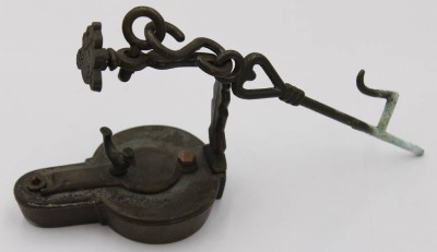 Auktion 369<br>Öl-Lampe, sogen. Frosch, Bergbau, datier 1834 ?, ca. H-11,5 bis 29cm , L-10,5cm [1]