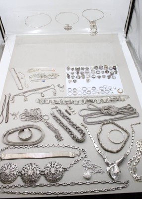 Auktion 369<br>gr. Konvolut div. silberfarbener Modeschmuck, 1,55kg. [1]