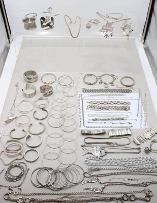 Auktion 369<br>gr. Konvolut silberfarbener  Modeschmuck, 1,75kg. [1]