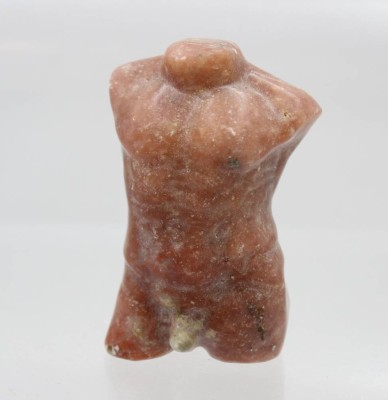 Auktion 369<br>kl. männlicher Torso, Turmalin?, ca. H-6,2cm [1]