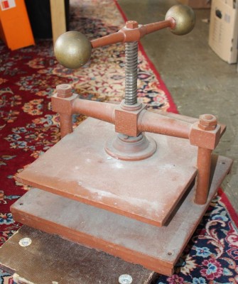 Auktion 369<br>alte Buchpresse,  H-34cm B-40cm, kein Versand möglich. [1]