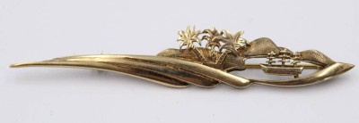 Auktion 369<br>Silber-Brosche, vergoldet, Landschaftsdesign, 925er Silber, Nadel Metall, L-8,3cm [1]