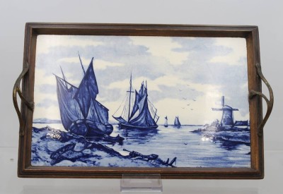 Auktion 369<br>Tablett, älter, niederländische Hafenszene, Holzrahmen, ca. 43,5 x 27,5cm [1]