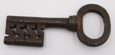 Auktion 369<br>antiker Kirchenschlüssel, wohl 18. Jhd. , Altersspurebn, ca. L-13,5cm [1]