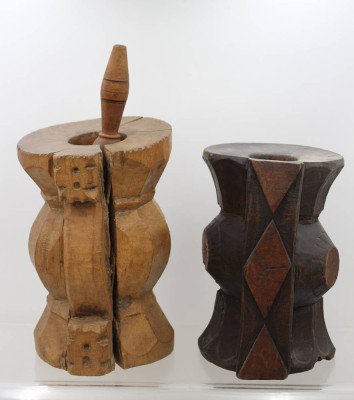 Auktion 369<br>2x Holzmörser, wohl Afrika, ca. H-24-27cm [1]