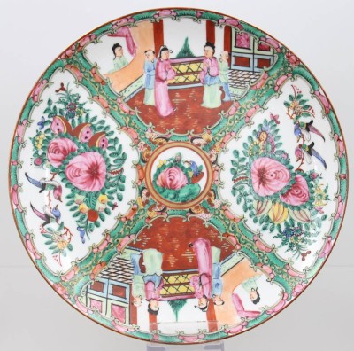 Auktion 369<br>grosser Imari-Teller mit figürlichen Dekor, 4 Zeichen Marke, D-31 cm [1]