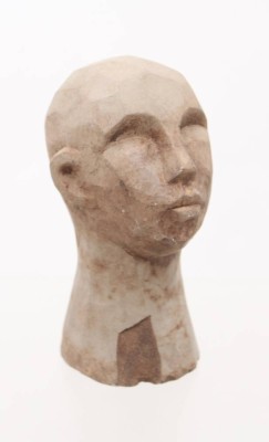 Auktion 369<br>Büste im nordischen Design, monogrammiert 