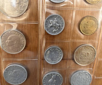 Auktion 374<br>Blatt mit 18 Münzen, Lira, Türkei, hpts. 80-er Jahre [1]