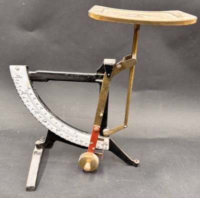 Auktion 369<br>Briefwaage mit emaill. Skala, verstaubt [1]