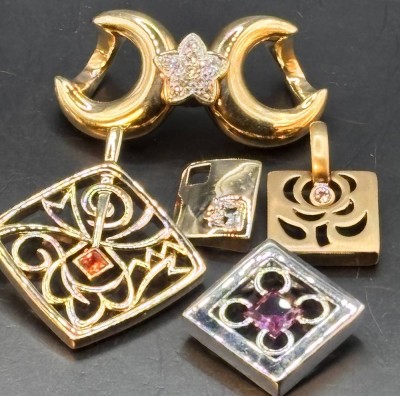 Auktion 369<br>5x div. Anhänger, 4x gold-1x silberfarben, wohl alle Pierre Lang [1]