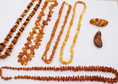 Auktion 369<br>Konvolut div. Bernstein, zus ca. 140gr. [1]