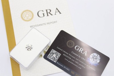 Auktion 369<br>Moissanite von ca. 4ct, anbei GRA-Zertifikat [1]