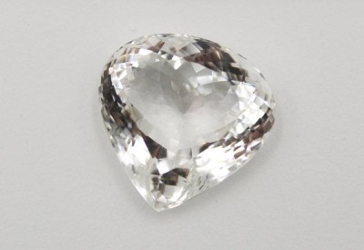 Auktion 371<br>weißer Quarz, facett., ca. 64,8ct [1]