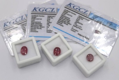 Auktion 369<br>3x Rubine, erhitzt, zus. ca. 15ct, anbei KGCL-Zertifikate [1]