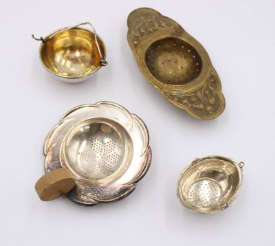 Auktion 369<br>4x div. Teesiebe, älter [1]