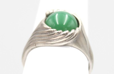 Auktion 369<br>835er Silber-Ring, grüner Stein, offen Schiene, ca. 6,1gr. [1]