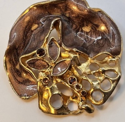 Auktion 369<br>gr. Designer-Brosche mit Farbsteinen, goldfarben und  emailliert, D-5 cm [1]