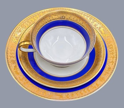 Auktion 369<br>Hutschenreuther Sammelgedeck, Kobalt und Ätzgolddekor [1]