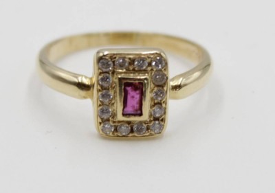 Auktion 369<br>585 GG-Ring mit Spinell umringt von klaren Steinen, 3,5gr., RG 58 [1]