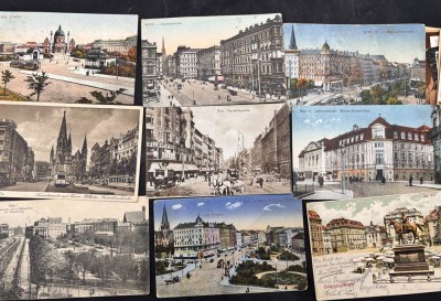 Auktion 369<br>über 60 alte Postkarten, alle Vorkrieg, hpts. Wien-Ansichten sowie div. leicht bekleidete Mädchen, grossteils gelaufen, anbei ein Schulsparbuch [1]