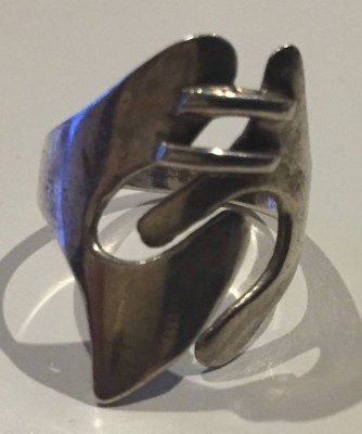 Auktion 369<br>Designer Ring - 925 Silber  ca. 3,1g, Modernistisches Design / Skulpturaler Look [1]