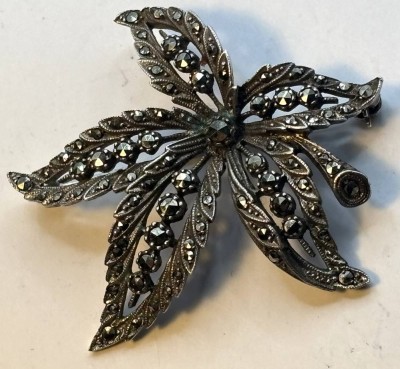 Auktion 370<br>antike Blütenbrosche Silber-835- mit Markasiten, B-4 cm, 10,7 gr [1]