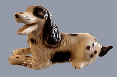 Auktion 370<br>liegender Cocker-Spaniel, bemalt, H-13 cm, L-24 cm [1]