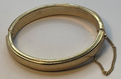 Auktion 370<br>Double Armreif mit Sicherheitskette, Klappscharnier, guter Zustand, 6x6,5 cm [1]