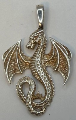 Auktion 370<br>gr. Silber-925- Drachenanhänger, tw. vergoldet, H-mit Öse  ca. 5,5 cm, 11,8 gr [1]