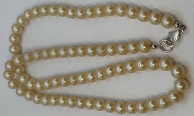 Auktion 370<br>Perlenkette mit Silberschliesse-925-, L-60 cm, Perlen D-ca. 0,6 cm [1]
