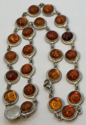 Auktion 370<br>lange Silberhalskette-925- mit Bernsteinen, alle einzeln Silber gefasst, L-ca. 45 cm, 42,2 gr, 2x Initialen, 1x GK, 1x JN ? [1]