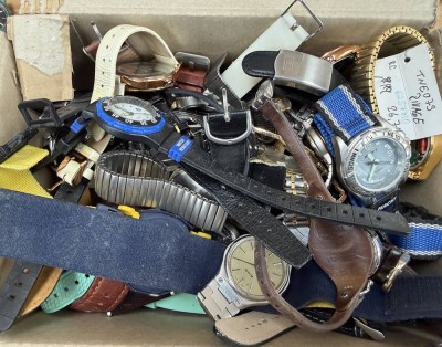 Auktion 370<br>kl. Karton mit ca. 50 Quartz Armbanduhren, ungeprüft, Herren- und Damen [1]