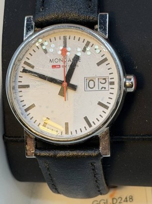 Auktion 370<br>DAU ARMBANDUHR Mondaine, Schweizerische Bundesbahnen, Quarz. in OVP , Glas mit Kratzer [1]
